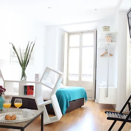 Life Calderon Apartment *