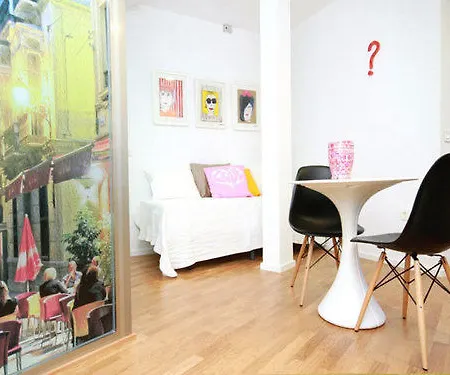 Life Calderon Apartment *
