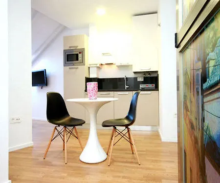 Apartment Life Calderon *