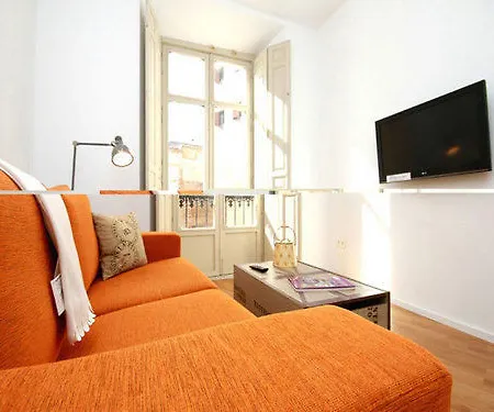 Life Calderon Apartment