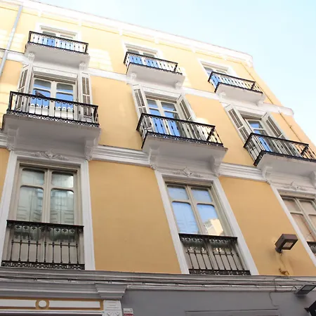 Apartment Life Calderon *