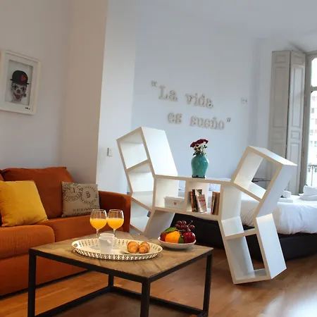 Apartment Life Calderon *