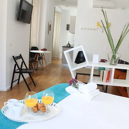 Life Calderon Apartment *