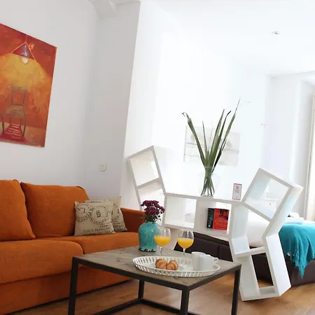 Apartment Life Calderon *